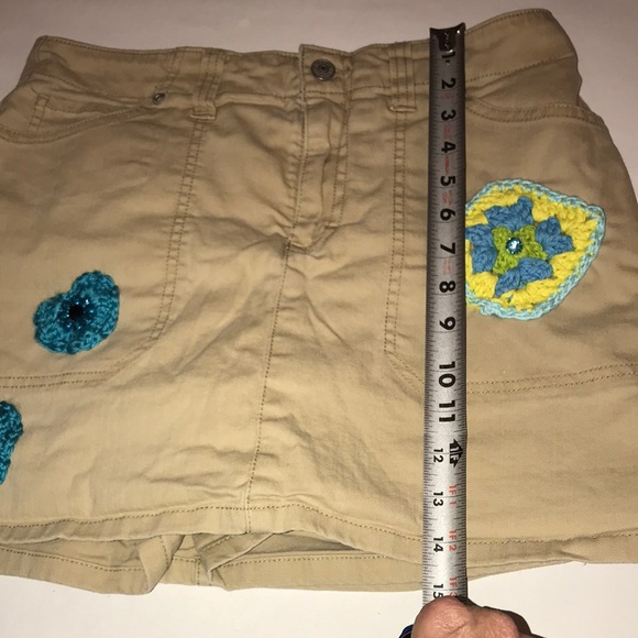 Women’s UPCYCLED EUC Sz 9 HAND CRAFTED, CROCHETED Chic Tan with Blue Crochet - Picture 10 of 16